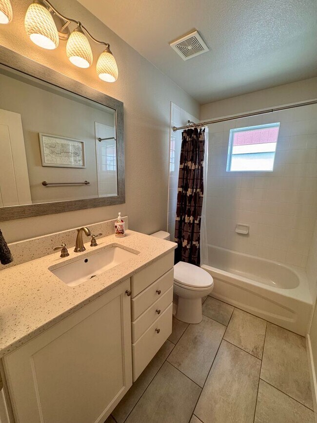 Building Photo - LUXURY 4 Bedroom home in NORTHGATE with Mountain Views