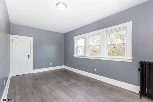 Building Photo - 440 N Grove St