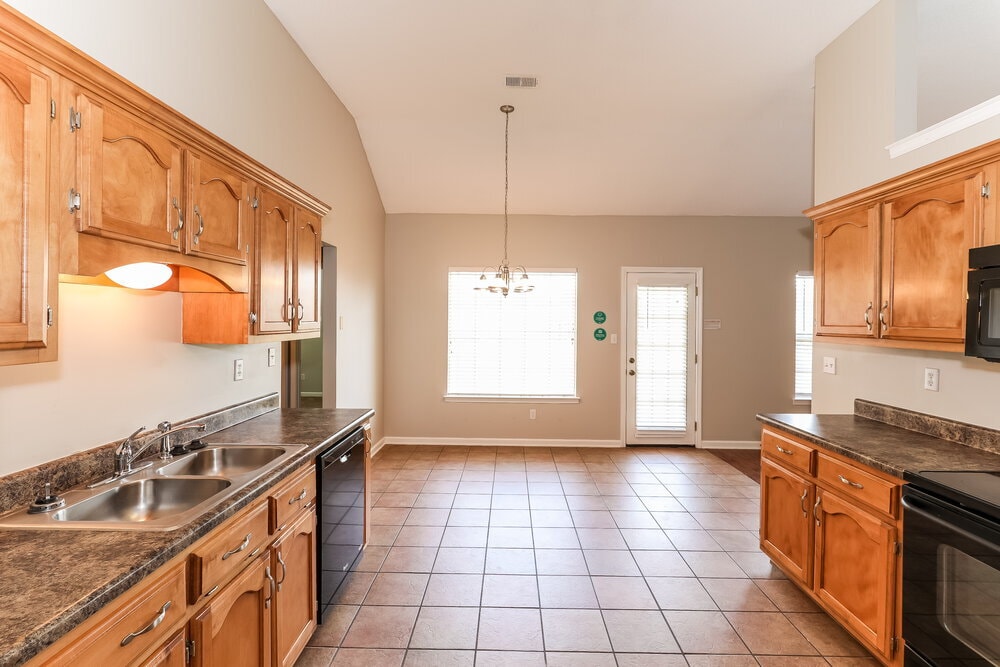 Building Photo - 9150 Tahoe Dr