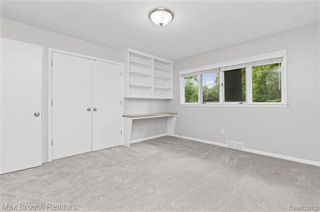 Building Photo - 3988 Lakeland Ln