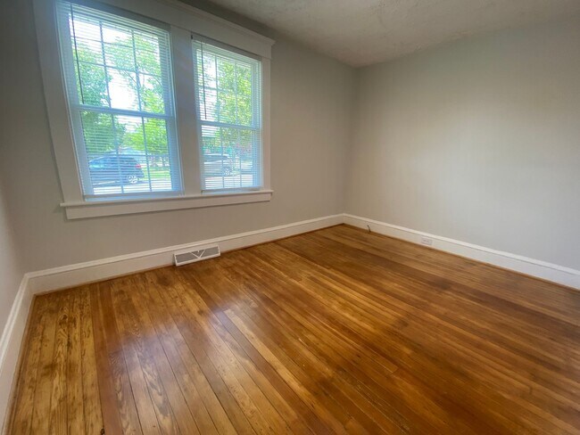Building Photo - Fifeville/UVA Medical Center Area - 4BR/2BA