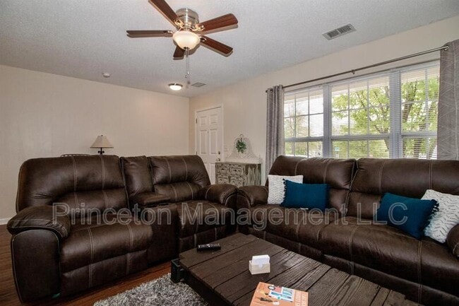 Building Photo - 137 Lynch Cir