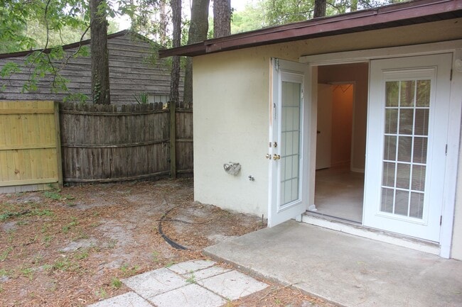 Building Photo - 7011 SW 17th Pl