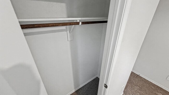 Building Photo - 3405 Tomahawk Dr