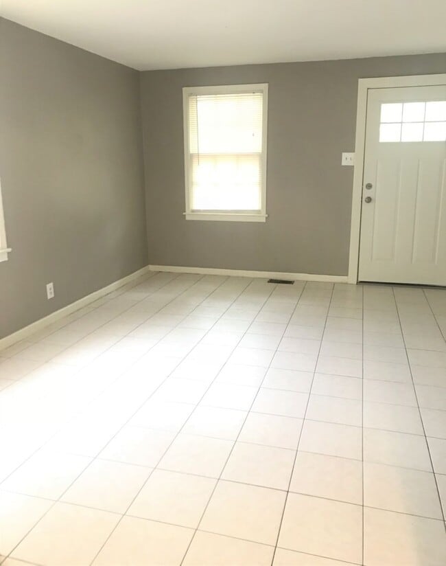 Building Photo - 617-617 N Broadway St