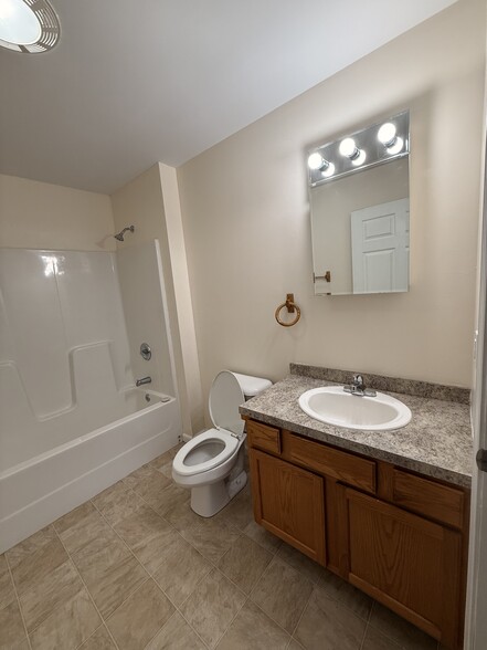 Building Photo - 4178 S Center St