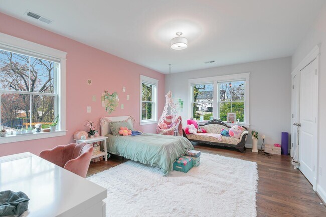Building Photo - 7018 Statendam Ct