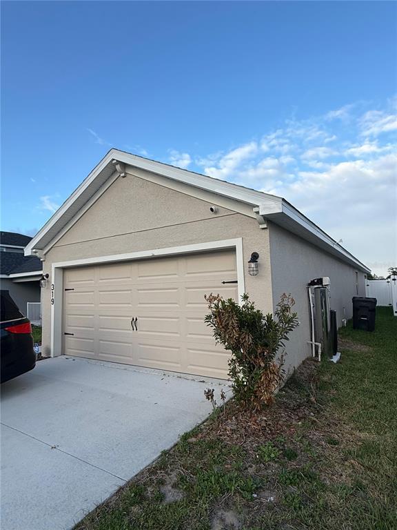 Building Photo - 319 Lily Ln