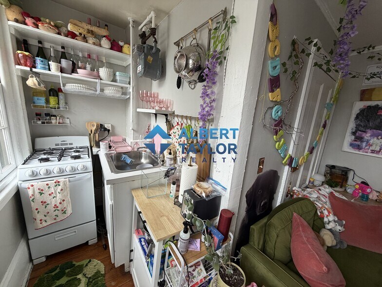 Building Photo - 5 Champney Pl