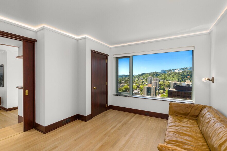 Building Photo - 1414 SW 3rd Ave