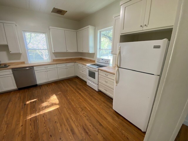 Building Photo - 210 First St