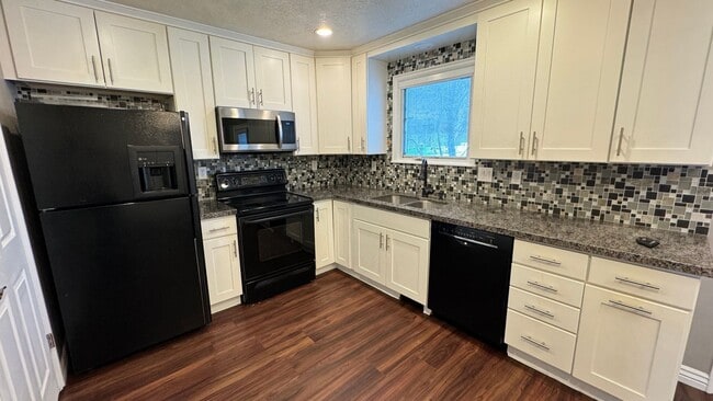 Building Photo - Beautiful town home in Centerville! 3 bedroom 1.5 bathroom