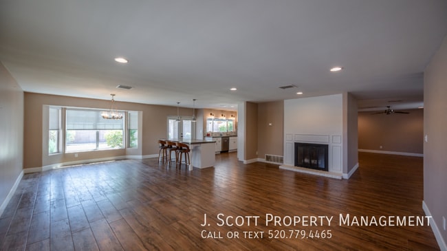 Building Photo - 9059 N Arroya Vista Dr