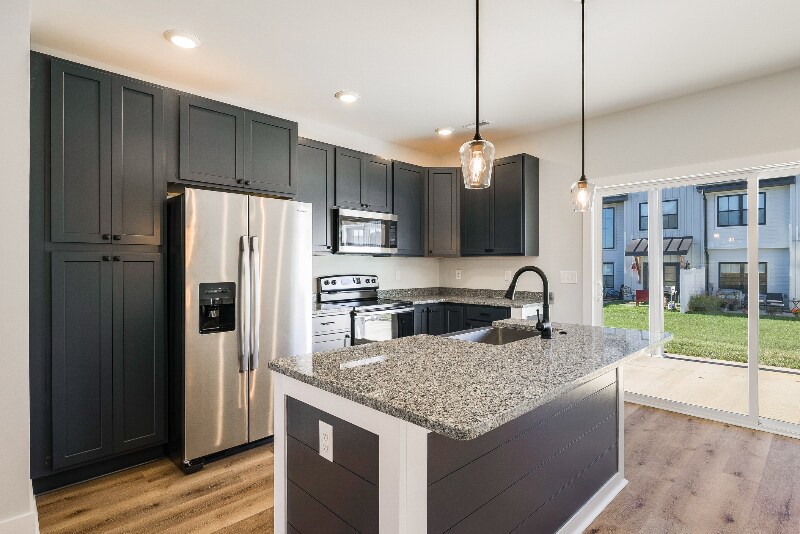 Building Photo - 17 Barnyard Cir