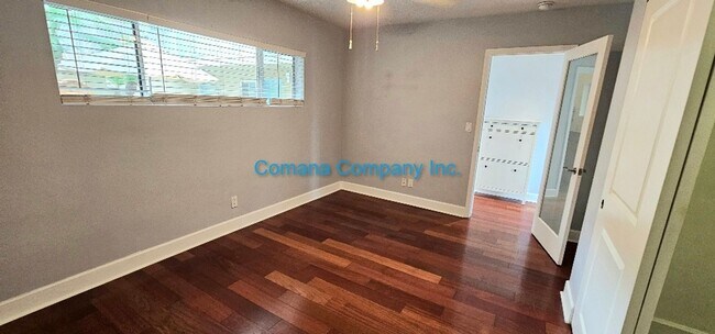 Building Photo - Beautifully appointed one bedroom one Bath...