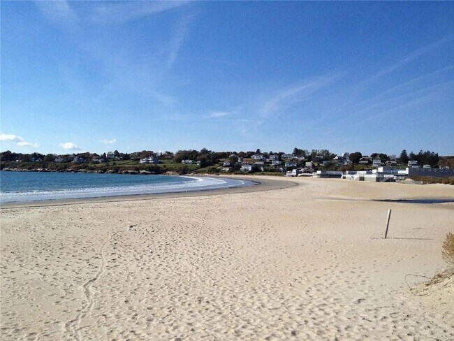 Building Photo - 140 Treasure Rd