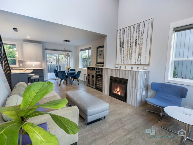 Building Photo - Fully Furnished Lake Oswego Gem!!!!