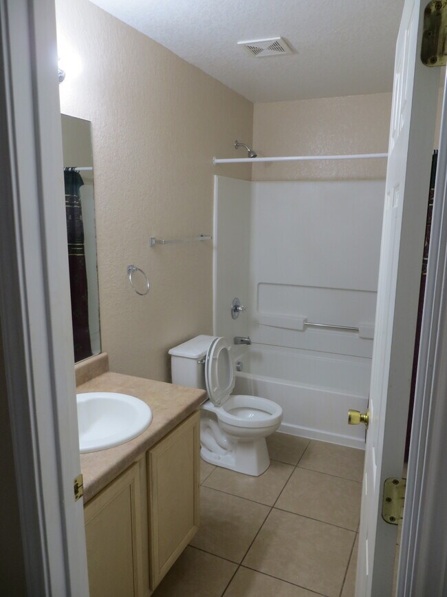 Building Photo - 6611 Clovis Ct