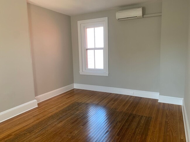 Building Photo - 718 Cattell St