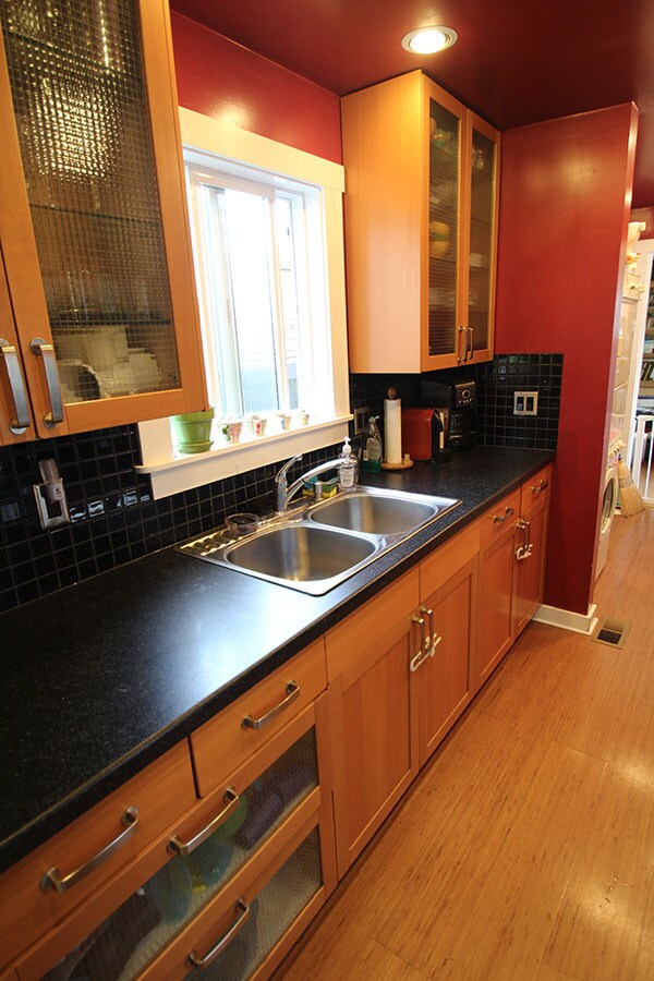 Building Photo - RENOVATED 3 BEDROOM SEATTLE HOME FOR RENT W LARGE, PRIVATE CORNER LOT!