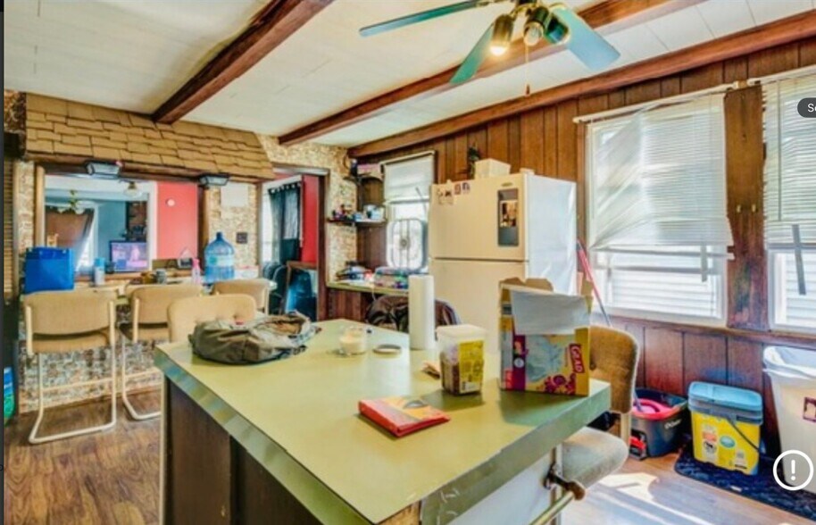 Building Photo - 205 W Fulton St