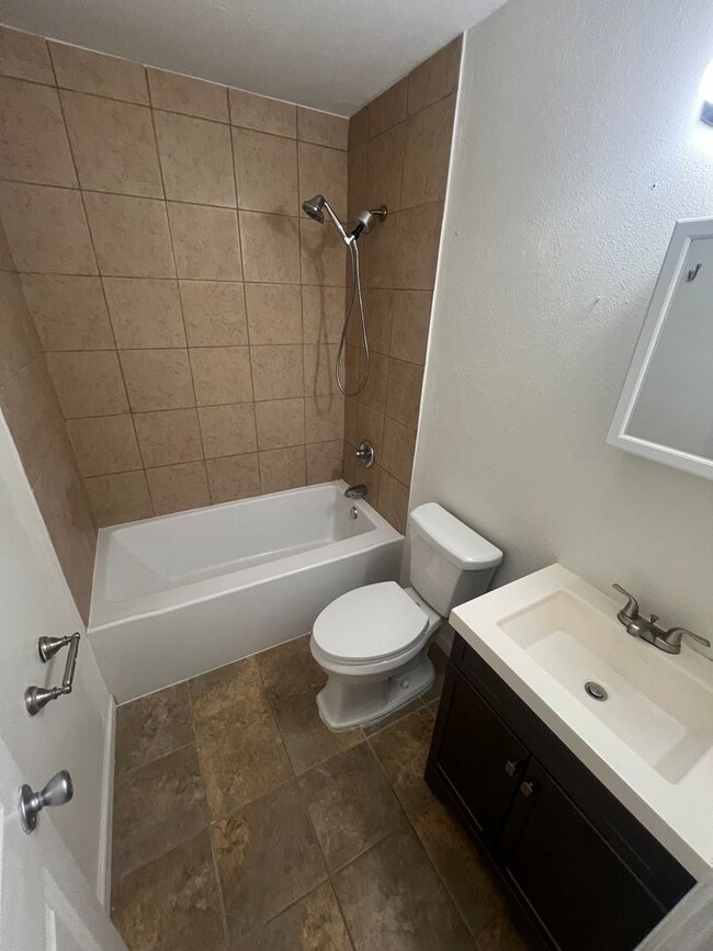 Building Photo - Charming 3 Bedroom, 1 Bath Pensacola Home available !!