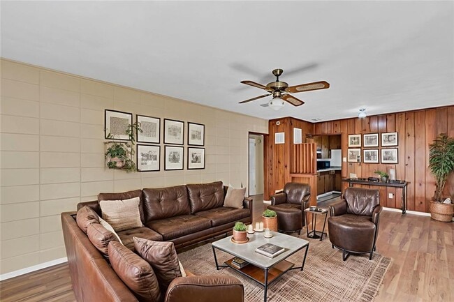 Building Photo - 324 N Lakeland Ave