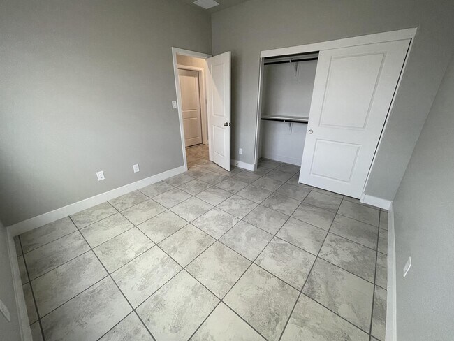 Building Photo - 6713 Delgado Way NE
