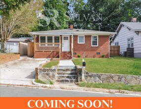 Building Photo - Enjoy living the good life in this 3 bedroom, 2.5 bathroom home