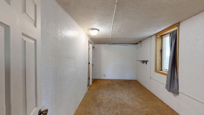 Building Photo - Great Location - Available August 1st