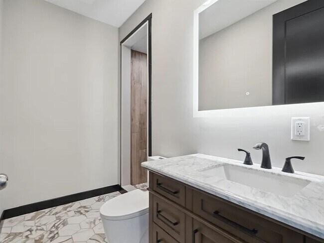 Building Photo - South Grandview