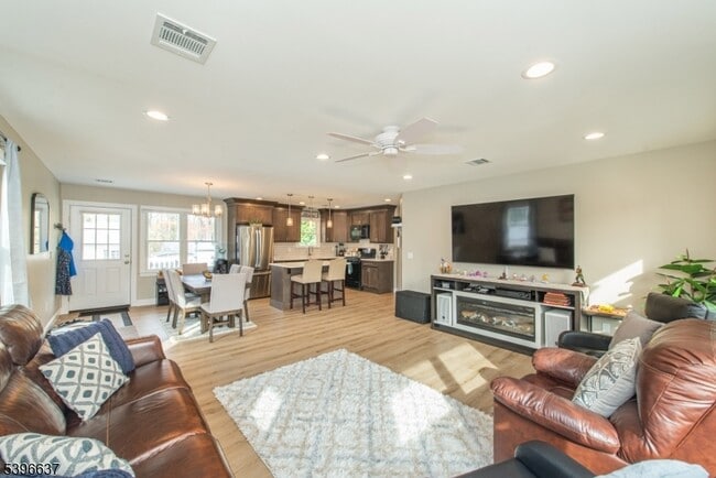 Building Photo - 773 Union Blvd