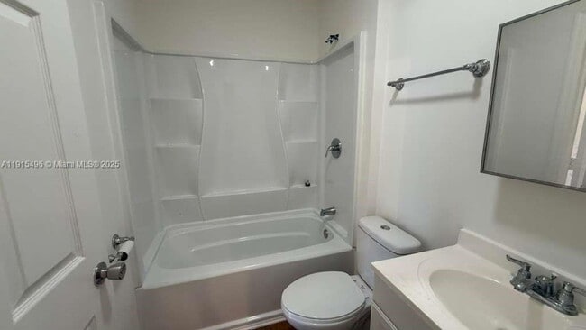 Building Photo - 870 NE 142nd St