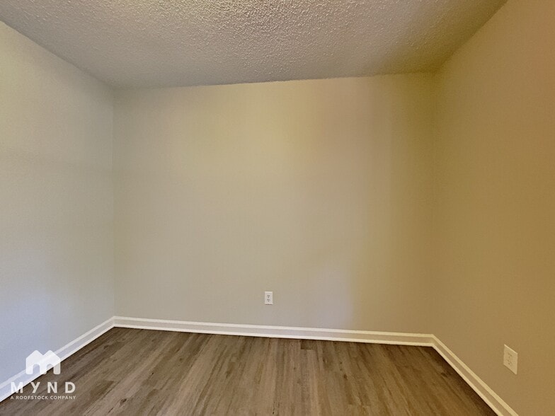 Building Photo - 112 Drew Ct