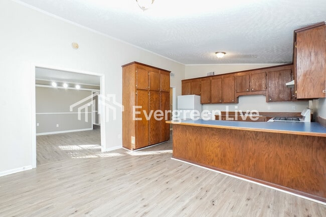 Building Photo - 544 Bellevue St