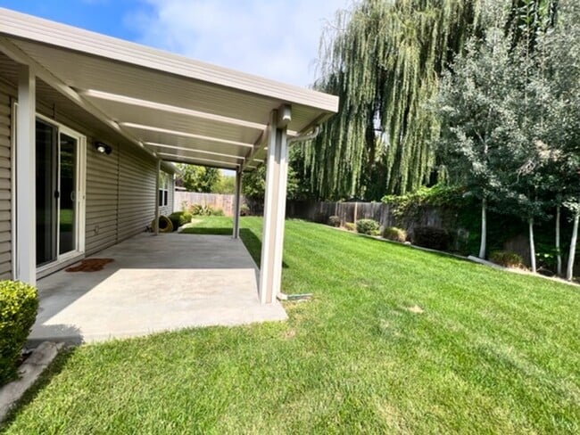 Building Photo - 13037 W Peachleaf Ct