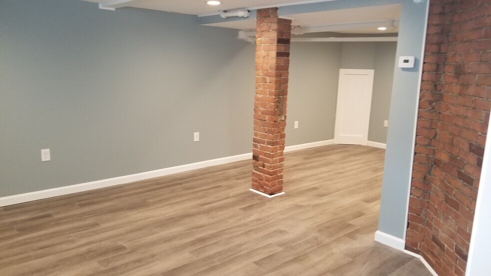 Living room - 49 S Spring St