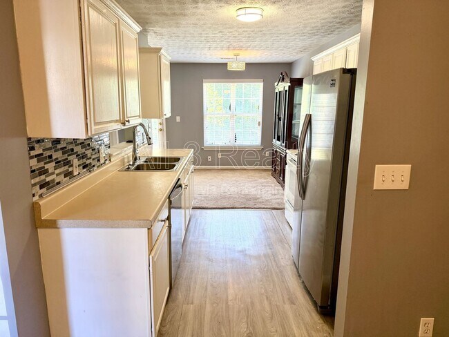 Building Photo - 11166 Knotty Pine Pl