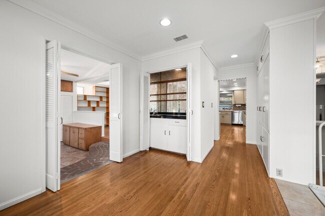 Building Photo - 14132 Carfax Ave