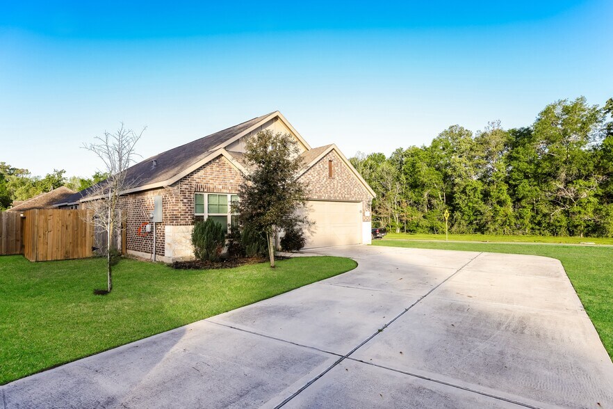 Building Photo - 634 Batten Way