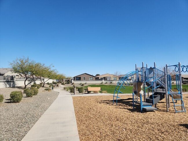 Building Photo - Mountain view single story home.