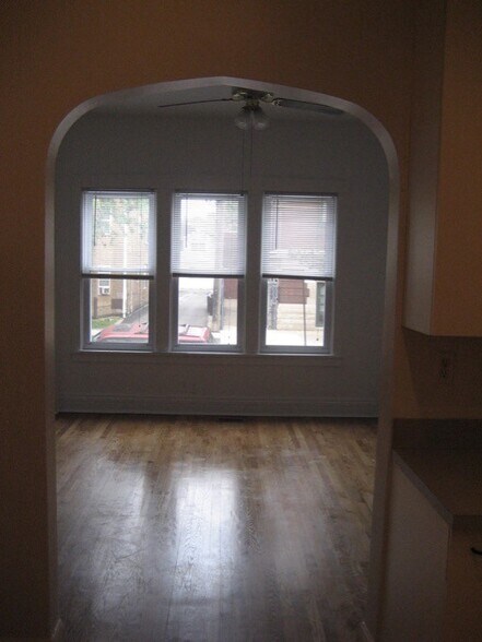 Building Photo - 2616 N Marshfield Ave