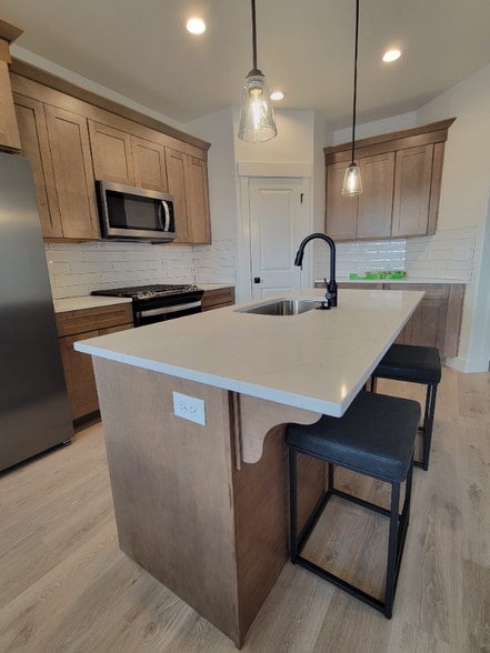 Building Photo - 967 W Sunspear Dr