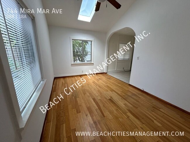Building Photo - 744 Mira Mar Ave