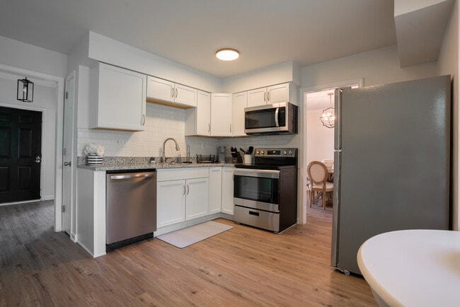 Building Photo - 411 Bromwell Dr