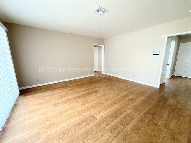 Building Photo - 10918 Dalwood Ave