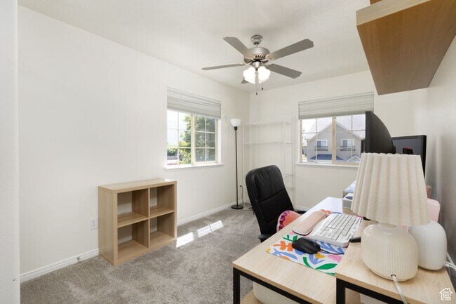 Building Photo - Springville Townhome