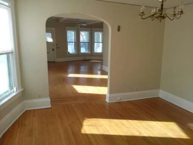 Building Photo - 2614 N Prospect Ave