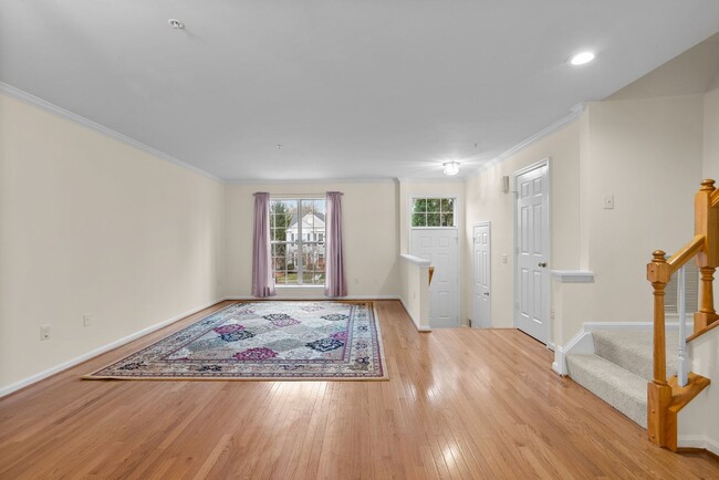 Building Photo - 3 Bed 2.5 Bath - Silver Spring Townhouse -...