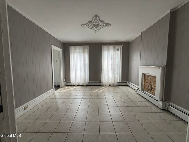 Building Photo - 403 2nd St
